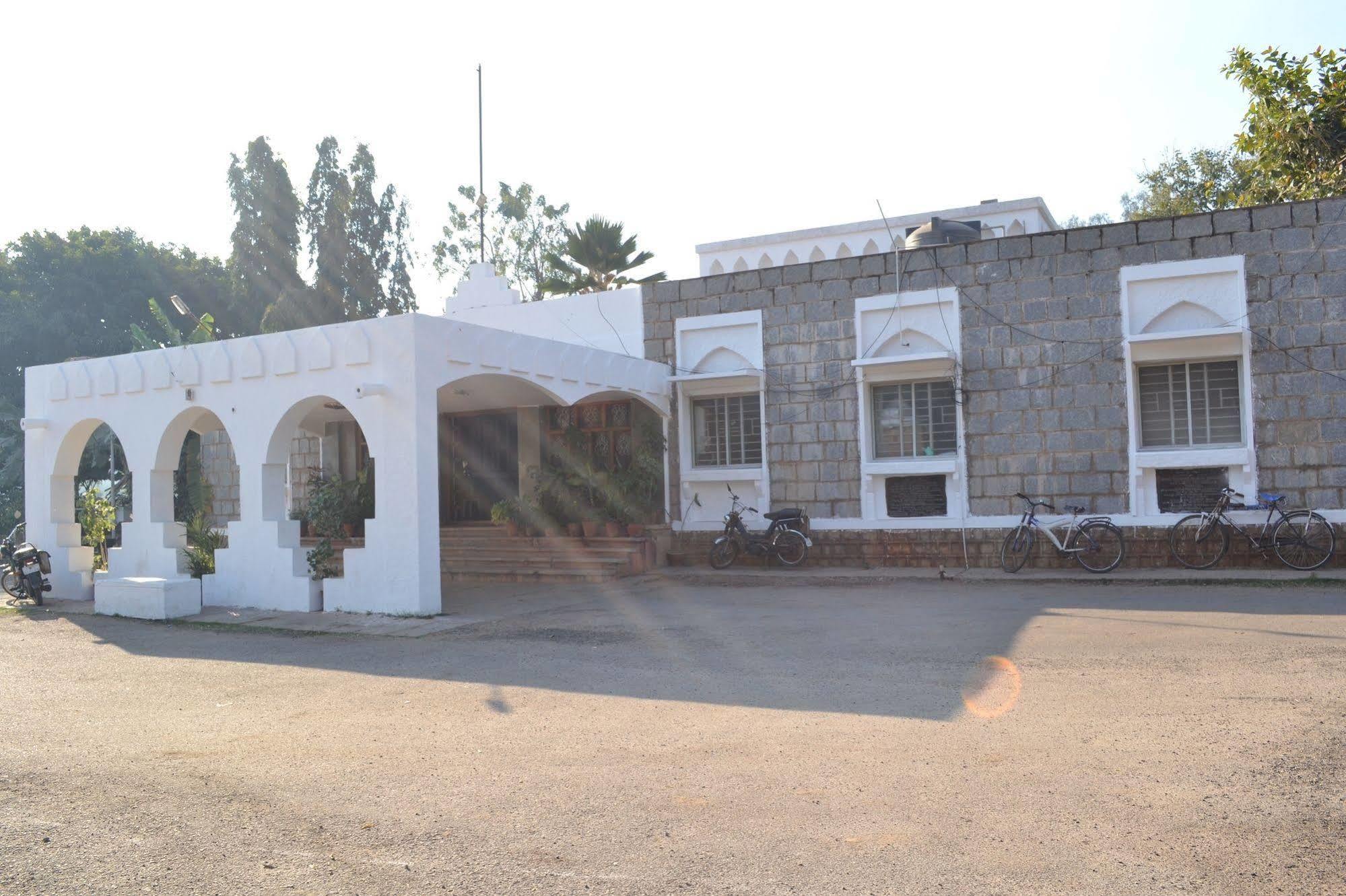 Kstdc Hotel Mayura Bhuvaneshwari Kamalapur Hampi Extérieur photo